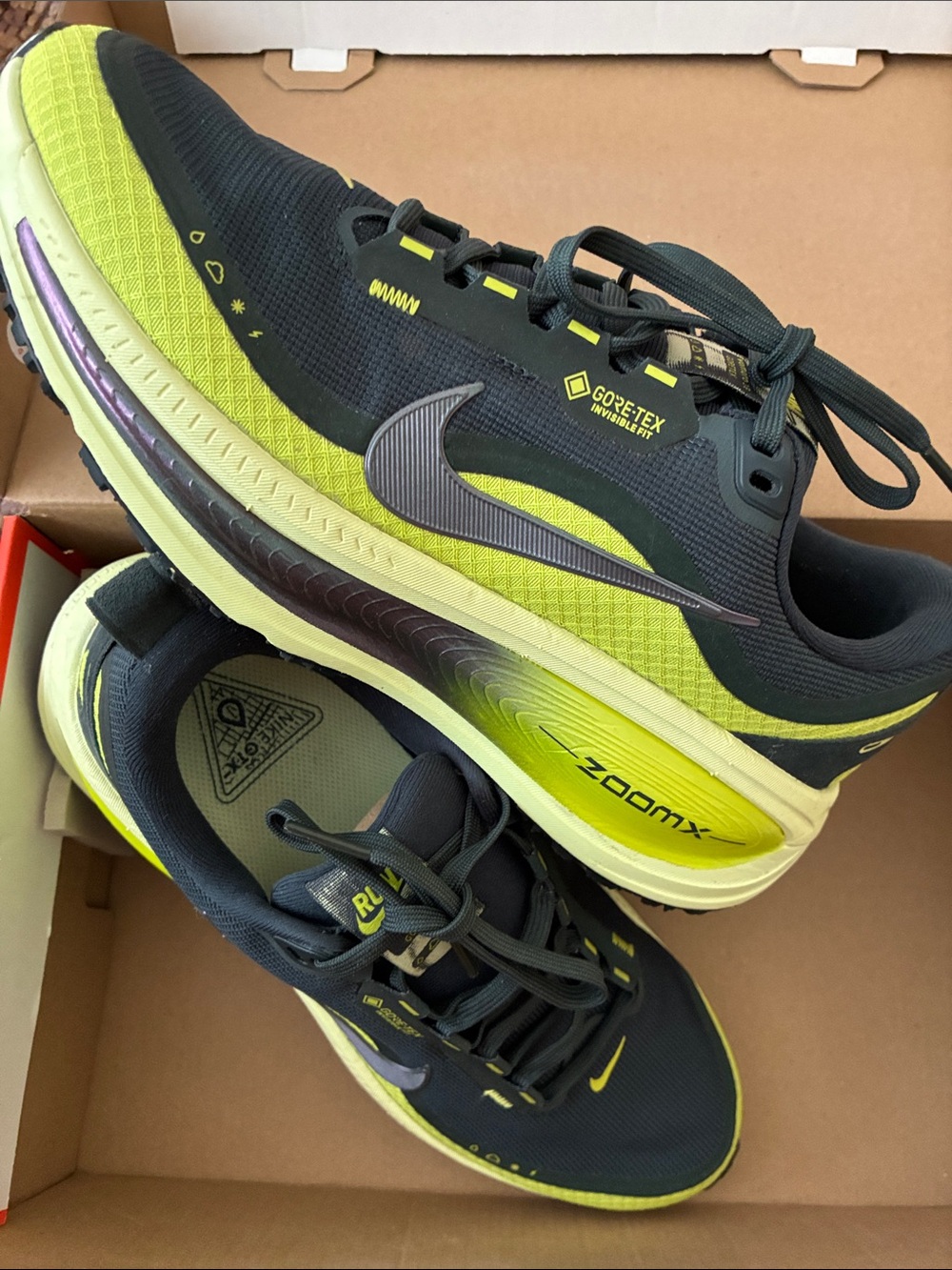 Nike women’s seaweed and lime 
ZoomX Running Shoes size 8
Worn 1x 
Opted for 8.5